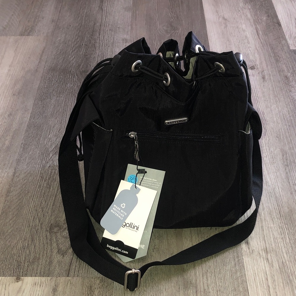 baggallini Modern Everywhere Nylon Black Drawstring Crossbody Bucket Bag NWT - Picture 15 of 16